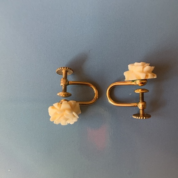 12k Gold Filled Celluloid Flowers Necklace Earring Set; and Golden Tone brooch. - Picture 6 of 10